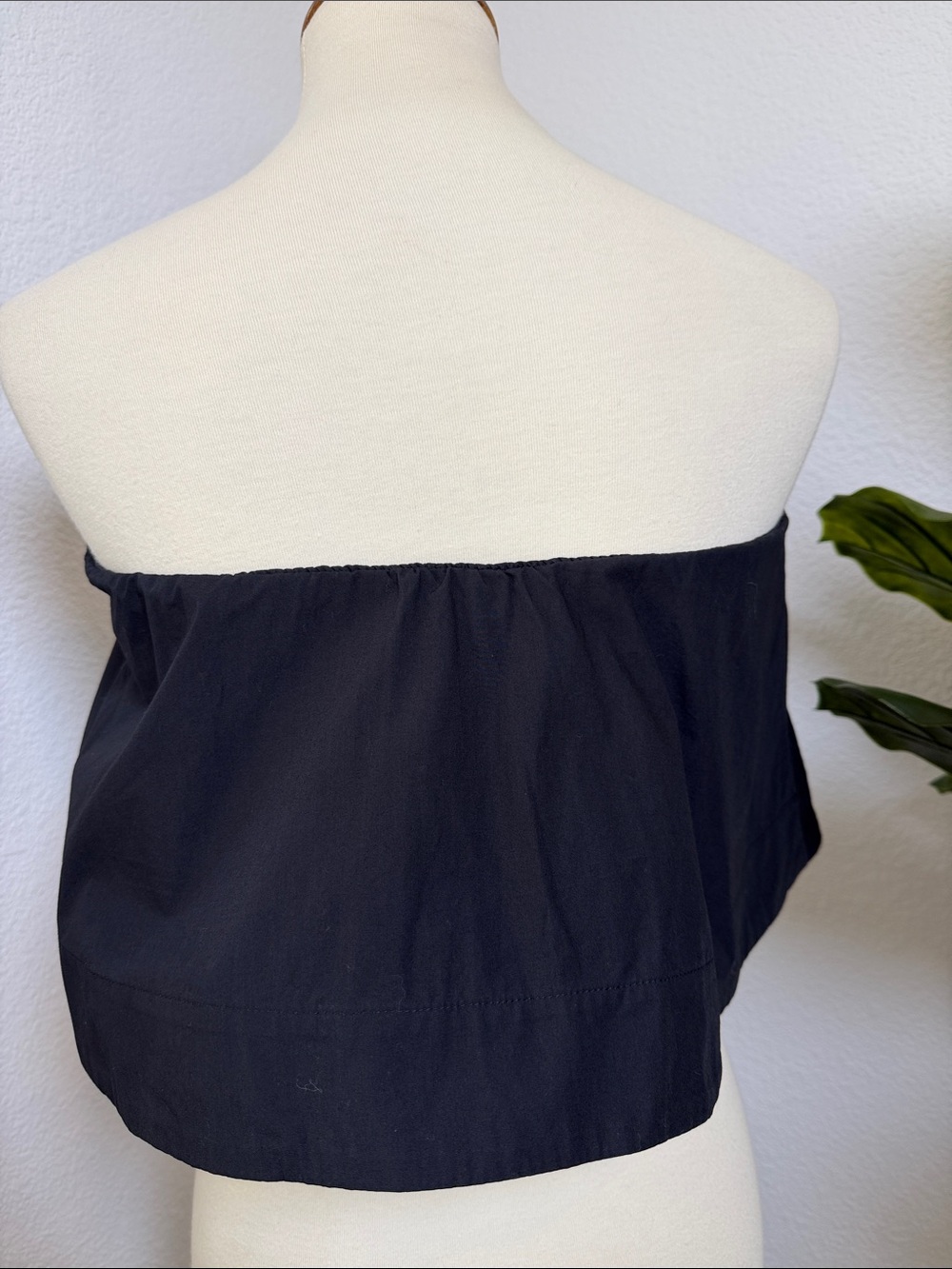 Aritzia Strapless Crop Top - Picture 4 of 8